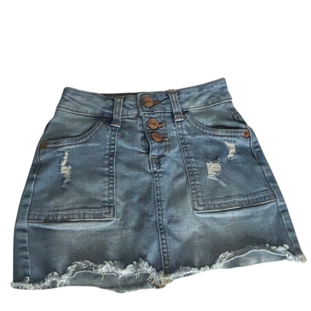 Justice girls size 6 light wash distressed denim skirt